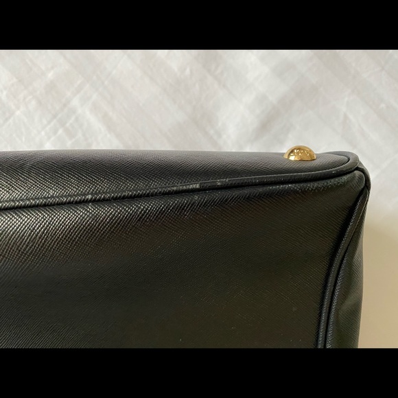 Prada Saffiano black tote - Picture 7 of 16
